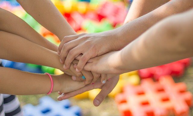 Prietenii în afara școlii – opțiuni pline de speranță Prietenii in afara școlii